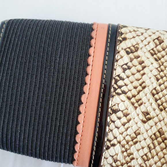 Eric Javits Squishee Woven Clutch Black Snake Gold - Picture 6 of 7